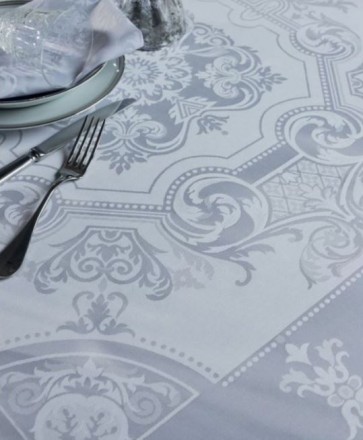 Скатерть круглая диаметр 235 Garnier-Thiebaut BEAUREGARD WHITE 