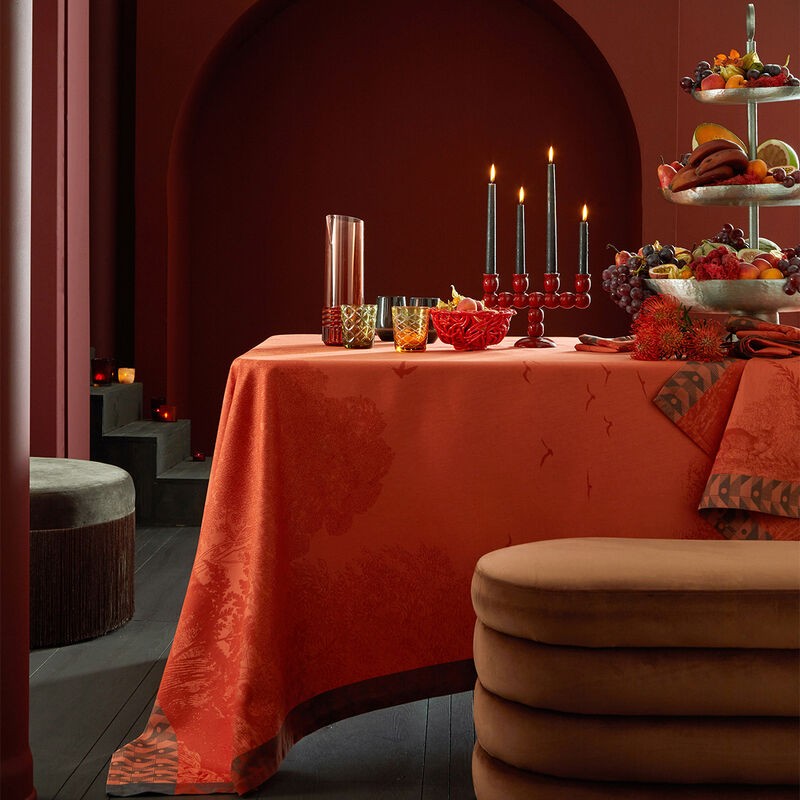 Скатерть 175х250 Le Jacquard Francais FORET ENCHANTEE orange