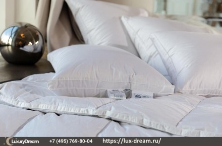 Подушка пуховая с бортиком 68x68 German Grass White Familie Down