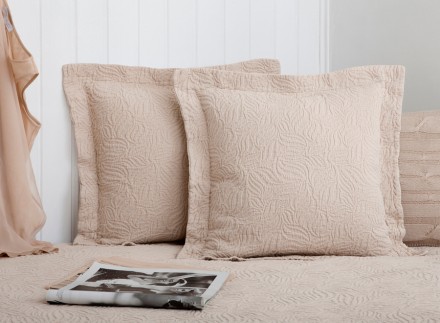 Наволочка декоративная 47х47 Luxberry Каменный цветок пудра