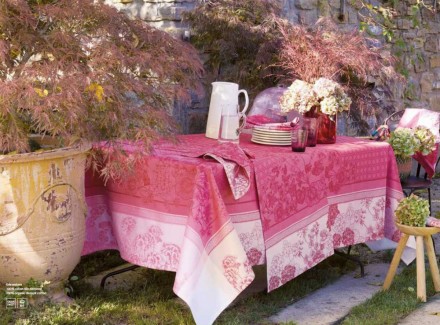 Скатерть 175х255 Garnier-Thiebaut GERANIUMS ROSE 